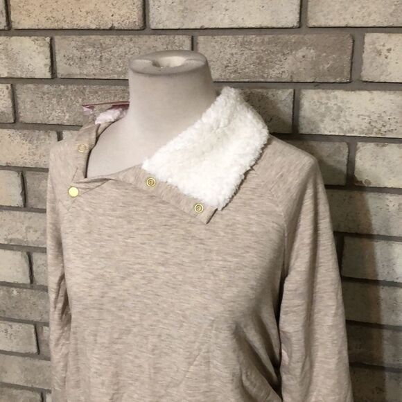 3for$20 NWT sweater maternity small - Picture 2 of 6